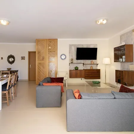 Apartament Royal 145 *