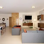 Apartamento Royal 145 *