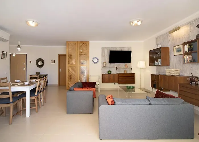 アパート Royal 145 *