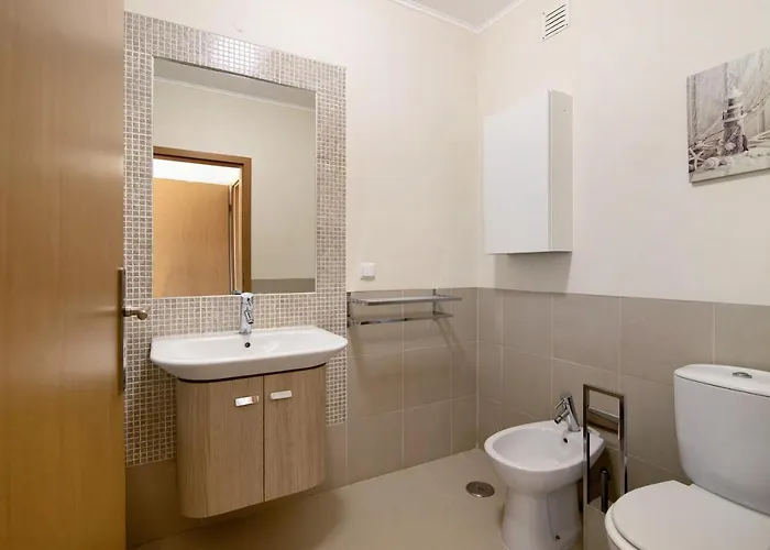 Royal 145 アパート