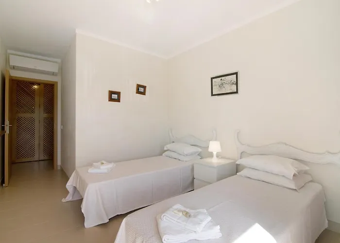 アパート Royal 145 *